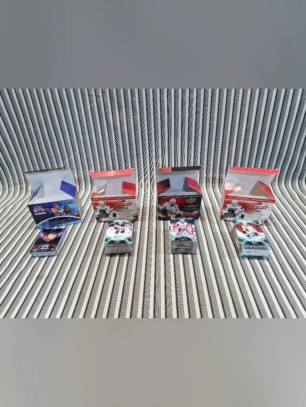 Upper Deck MVP Hockey 2021-22 2022-23 Space Jam Mixed Lot 900 Cards